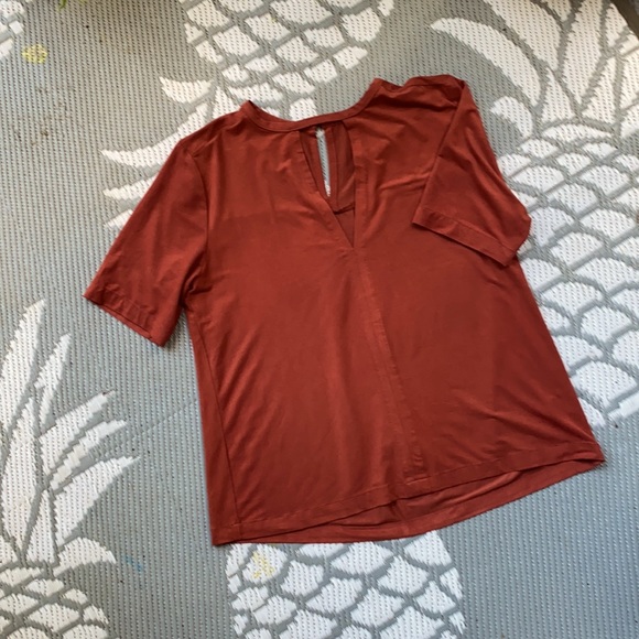 Keyhole Tee - Picture 1 of 3